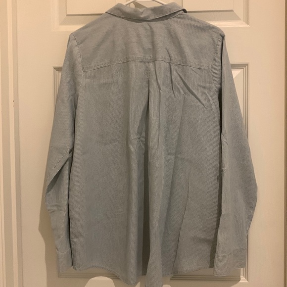 Womens J.Jill Denim shirt. - Picture 6 of 8